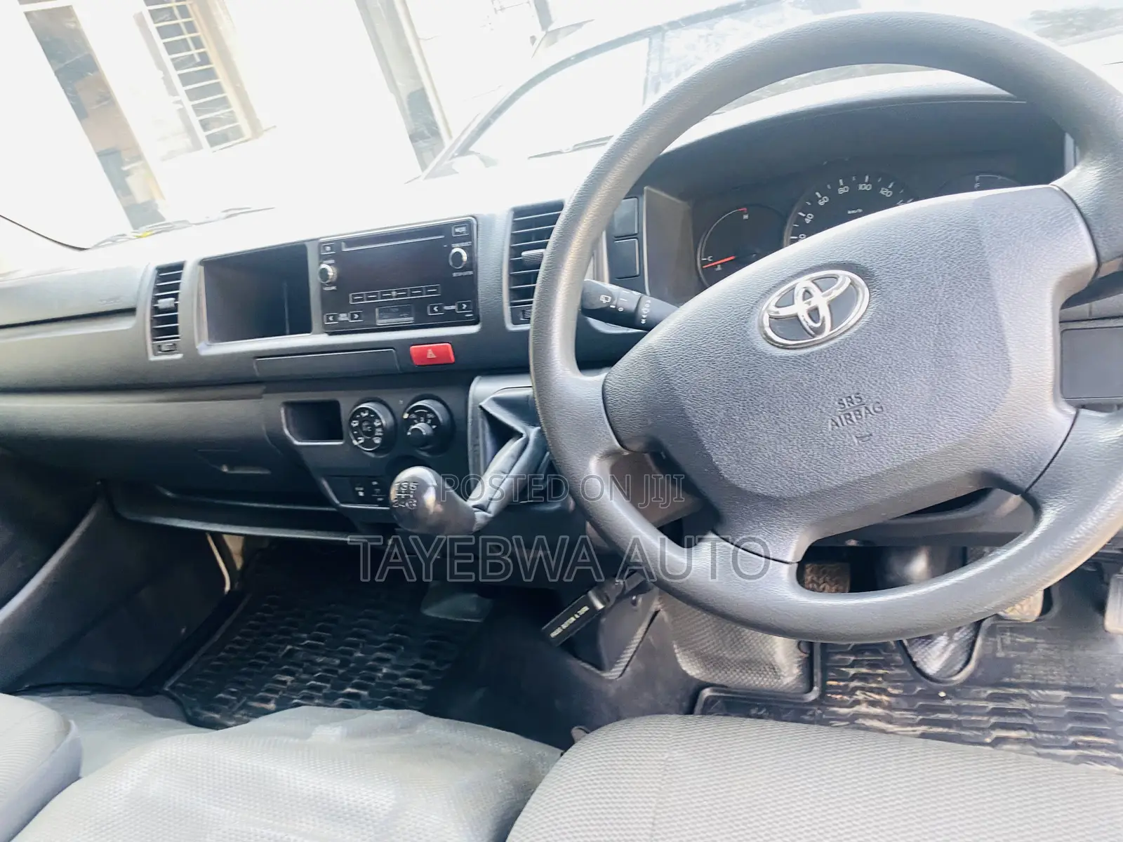 Toyota HiAce 2022 White