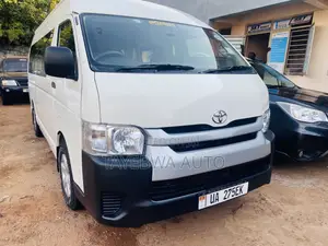Toyota HiAce 2022 White