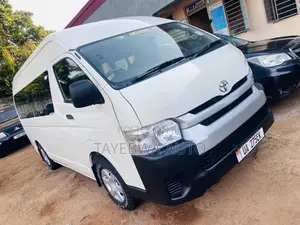 Toyota HiAce 2022 White