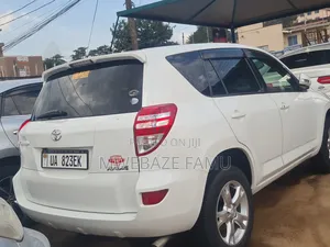 Toyota RAV4 2010 White