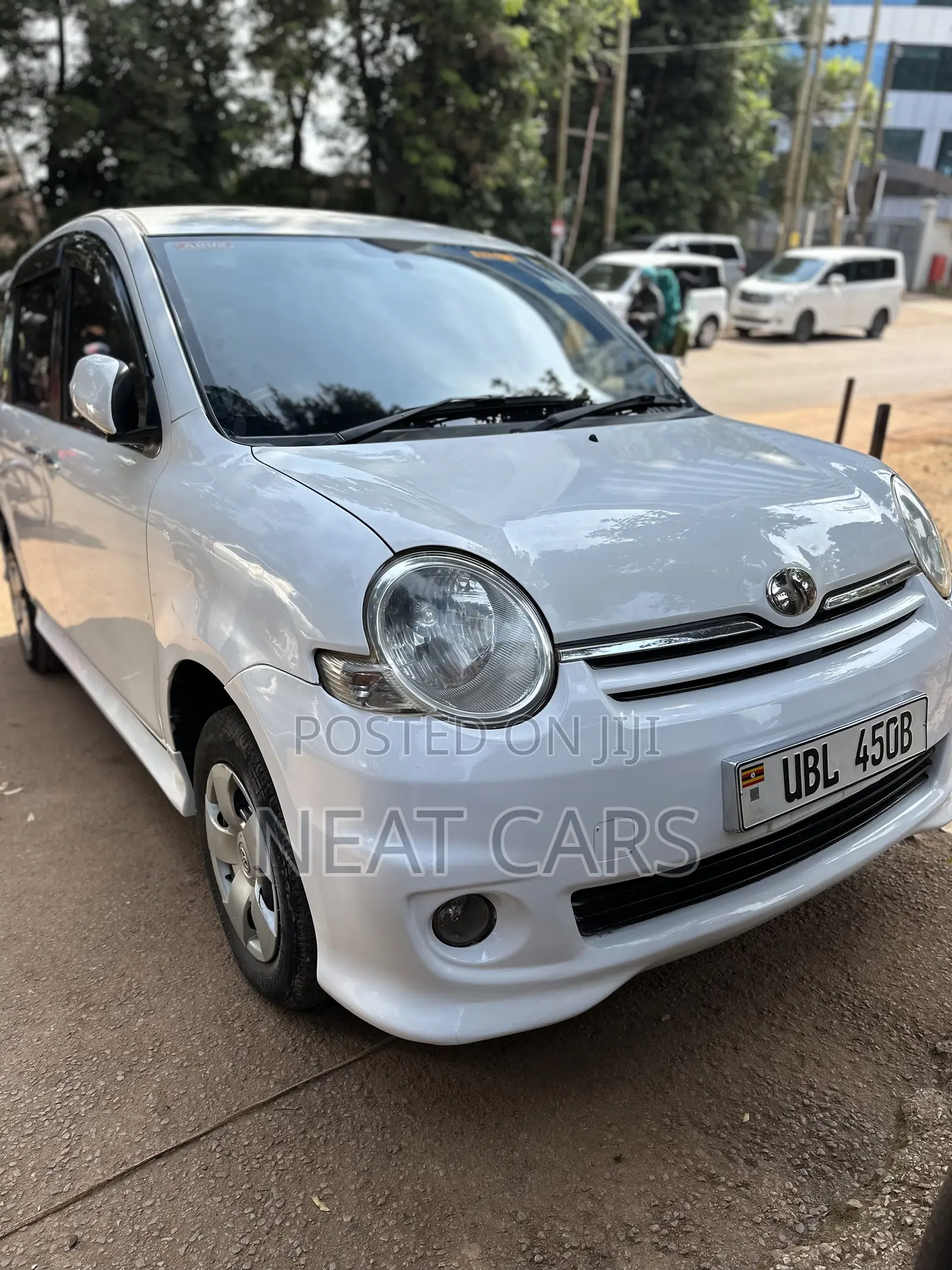 Toyota Sienta 2009 Pearl