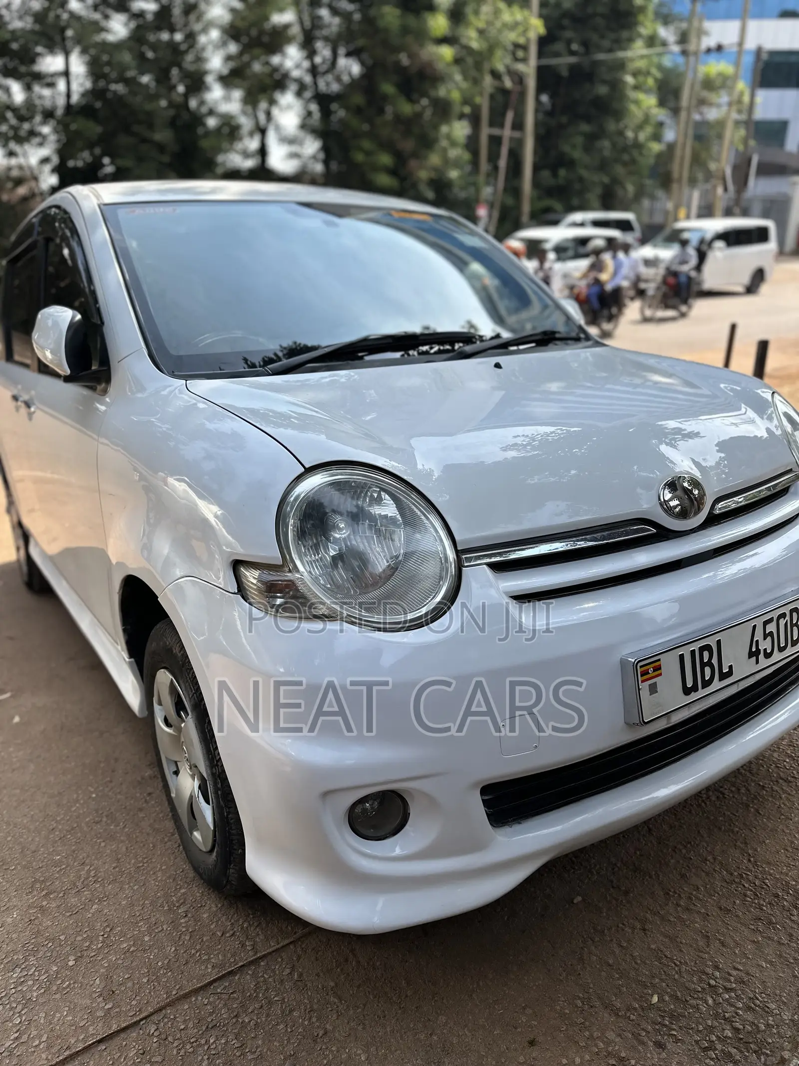 Toyota Sienta 2009 Pearl
