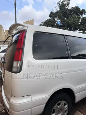 Toyota Noah 2002 White