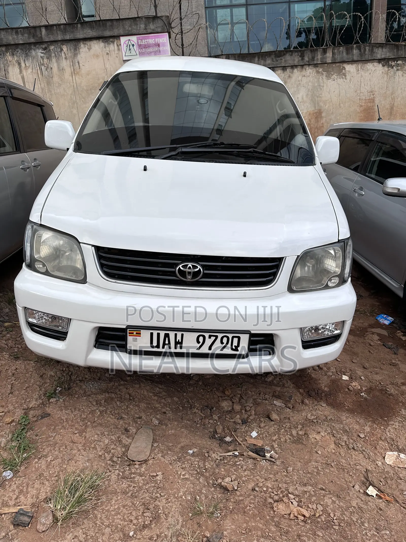 Toyota Noah 2002 White