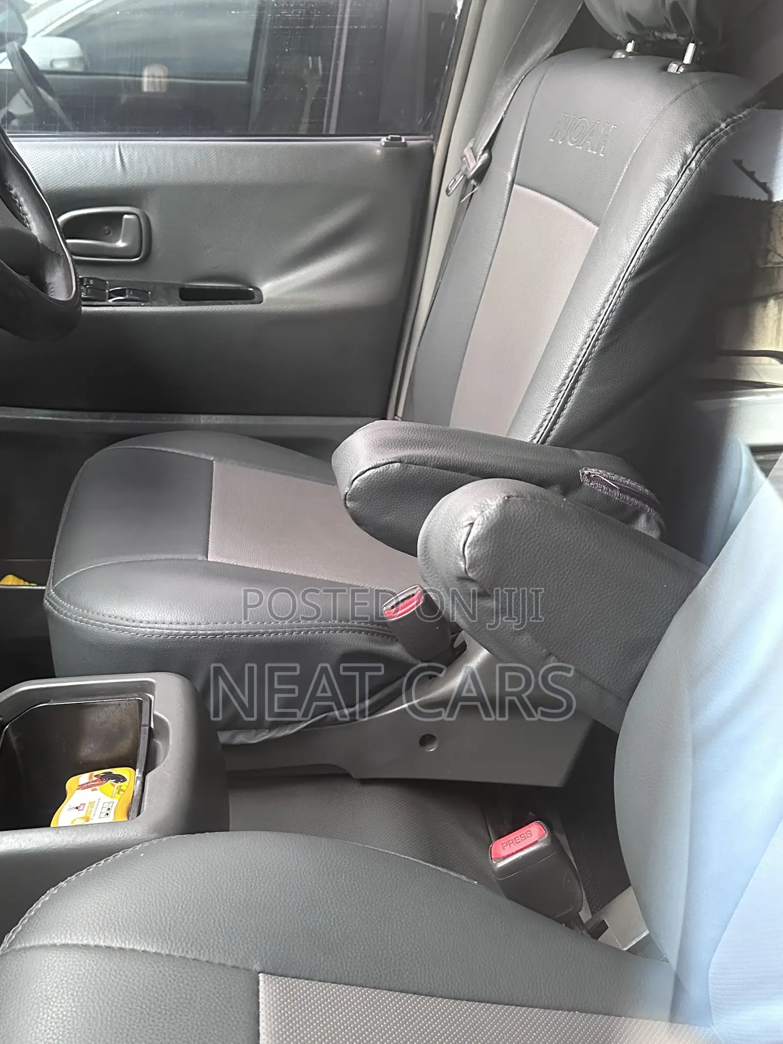 Toyota Noah 2002 White