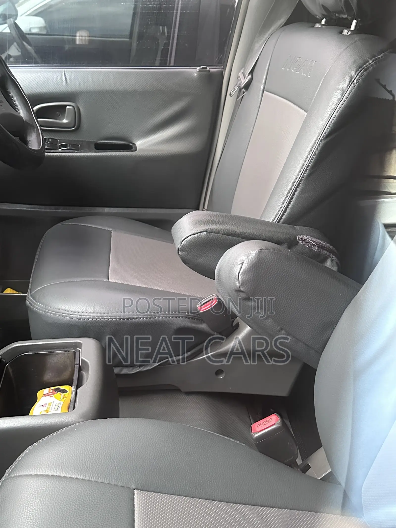 Toyota Noah 2002 White