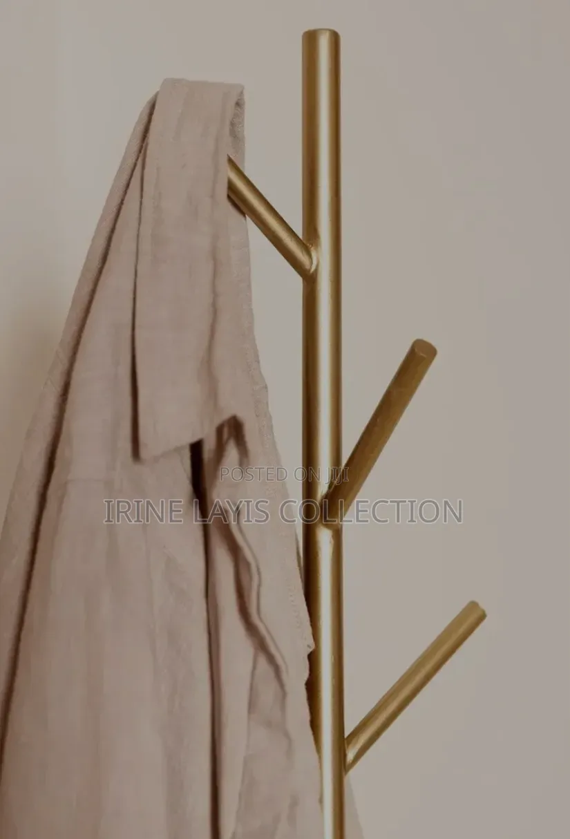8 Hooks Gold Metal Coat Rack With Base