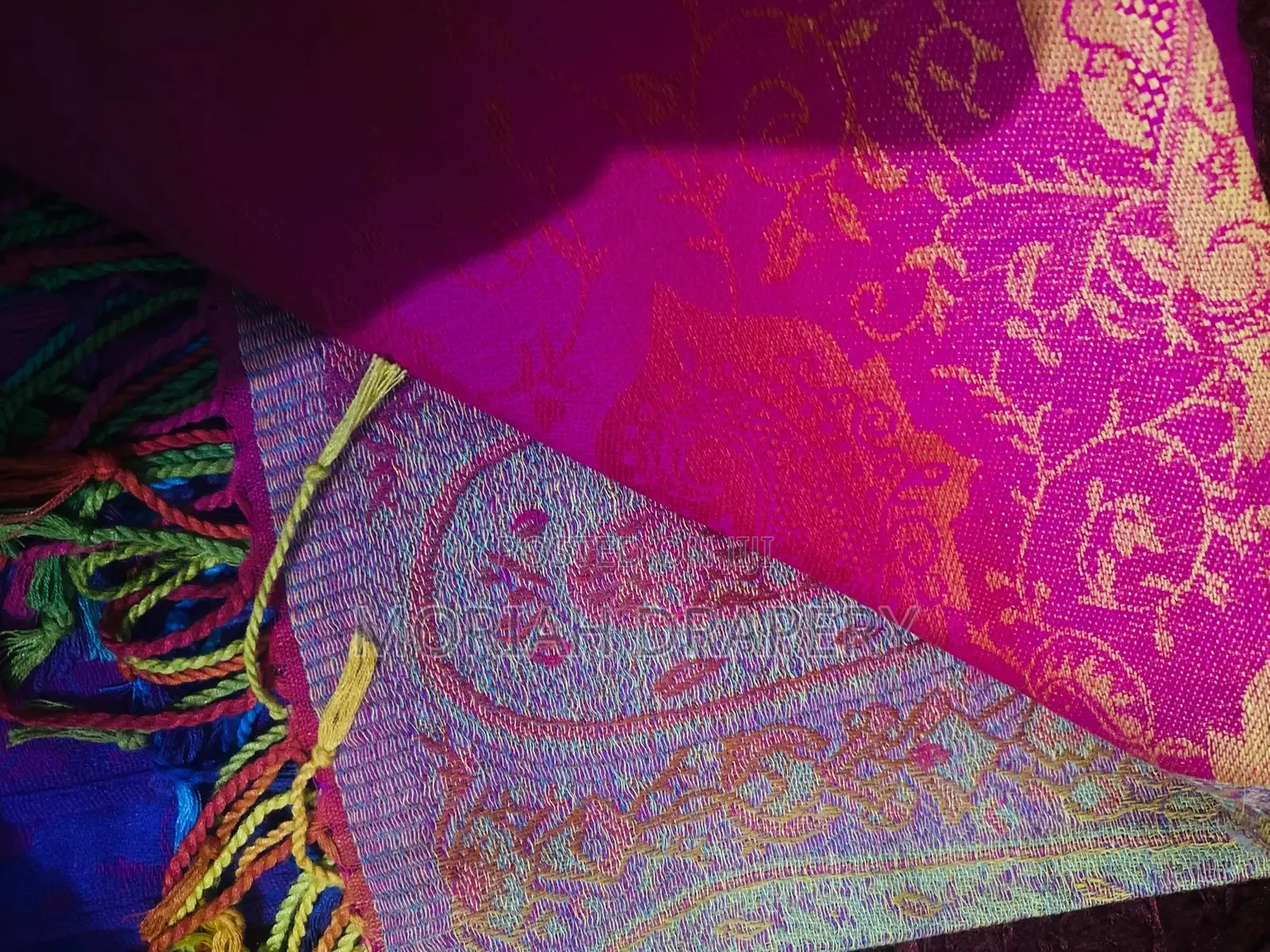 Plain Centered Vintage Print Edged Scarf