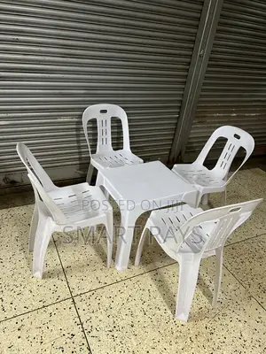 Elegance Coffe or Bar Table With Four Chairs