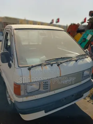 Toyota Townace Old Shape Complete Half Cut for Spares