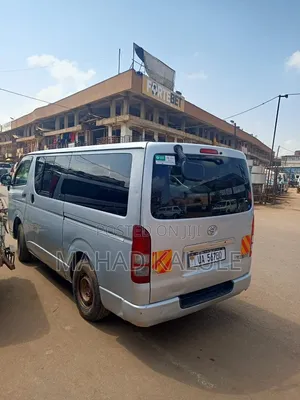 Toyota HiAce 2012 Silver