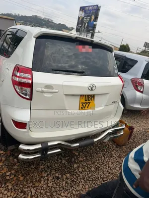 Toyota RAV4 2011 White