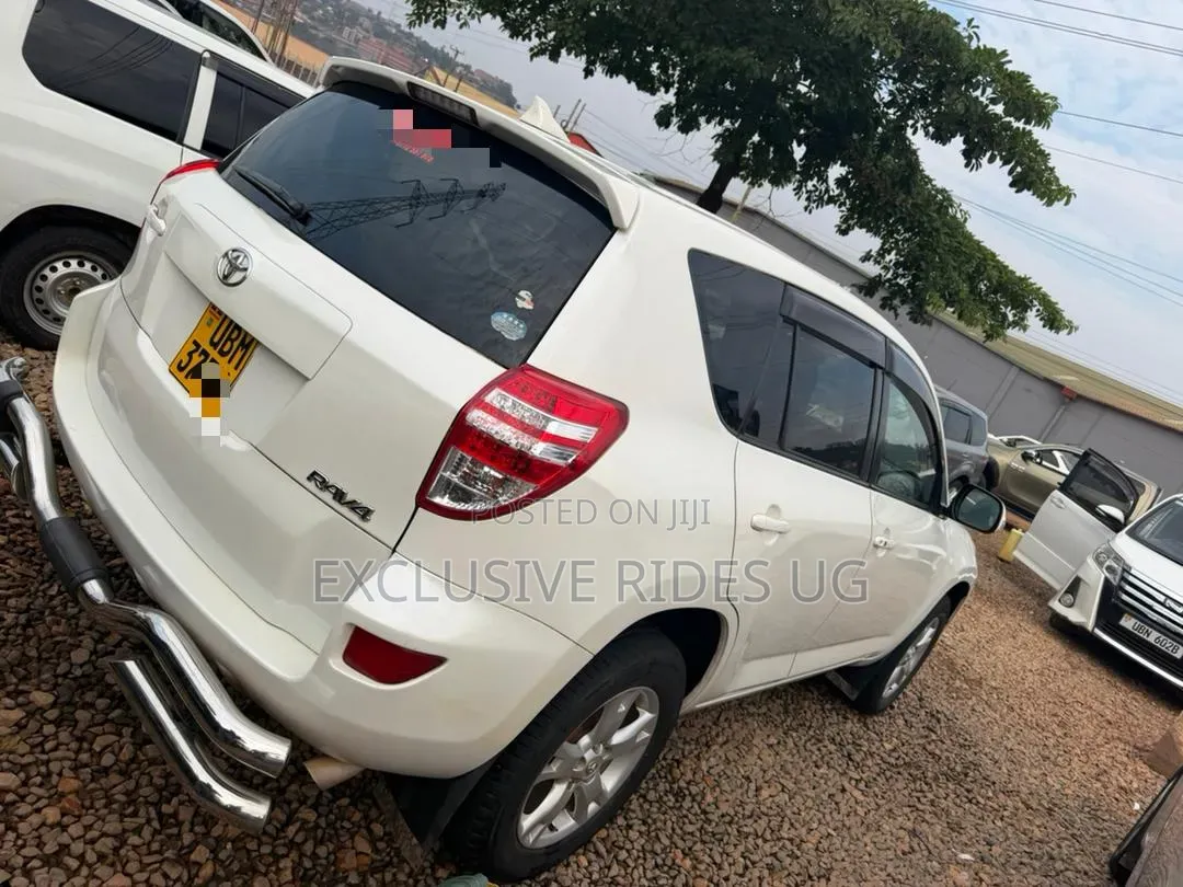 Toyota RAV4 2011 White
