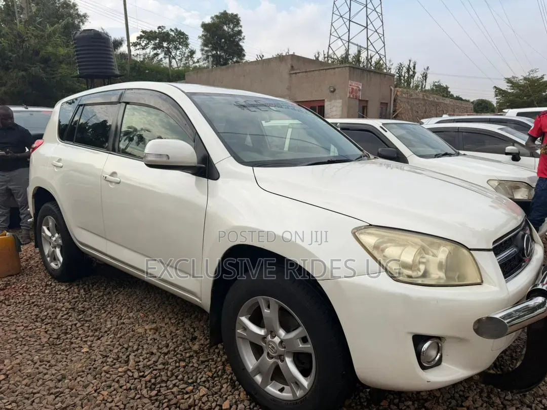 Toyota RAV4 2011 White
