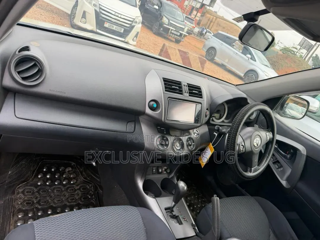 Toyota RAV4 2011 White