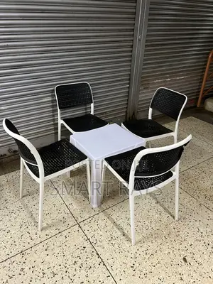4-Seater Coffee or Bar Table With Four Chairs