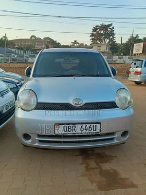 Toyota Sienta 2012 Silver