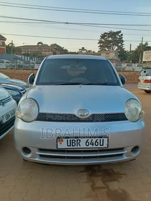Toyota Sienta 2012 Silver