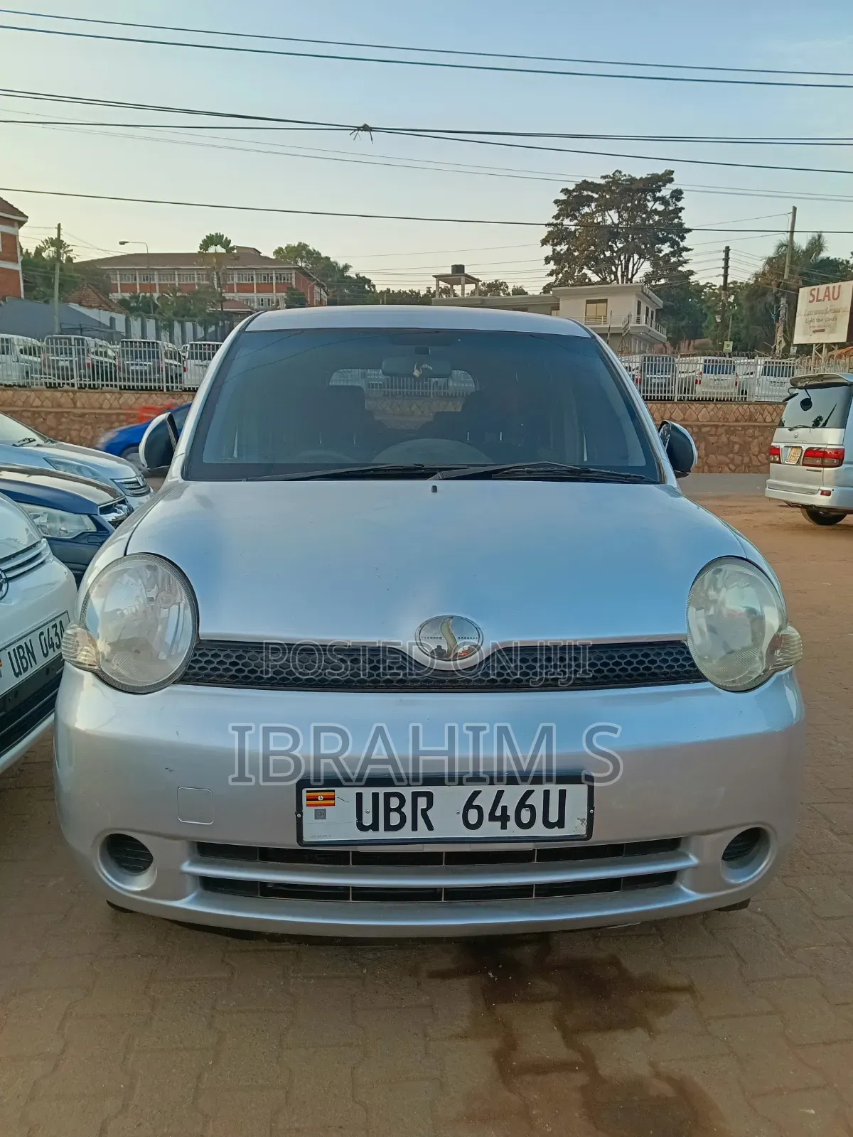 Toyota Sienta 2012 Silver