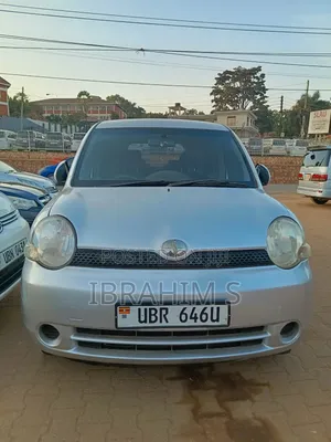 Toyota Sienta 2012 Silver