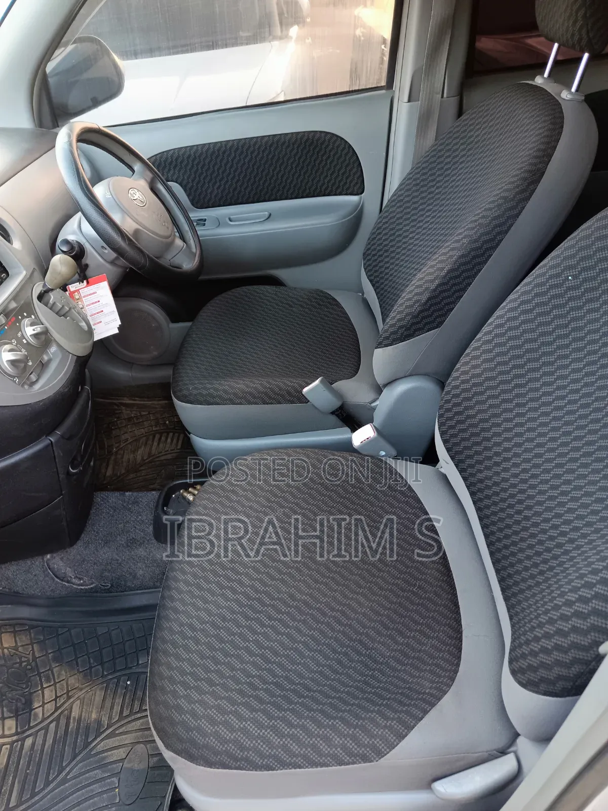 Toyota Sienta 2012 Silver