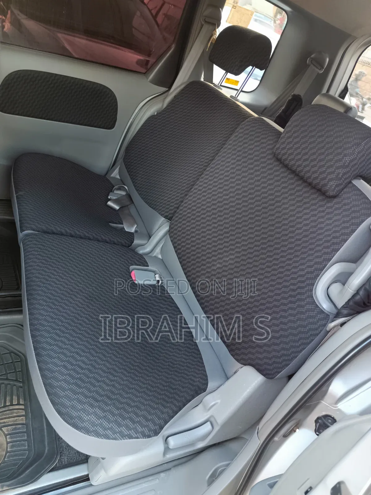 Toyota Sienta 2012 Silver