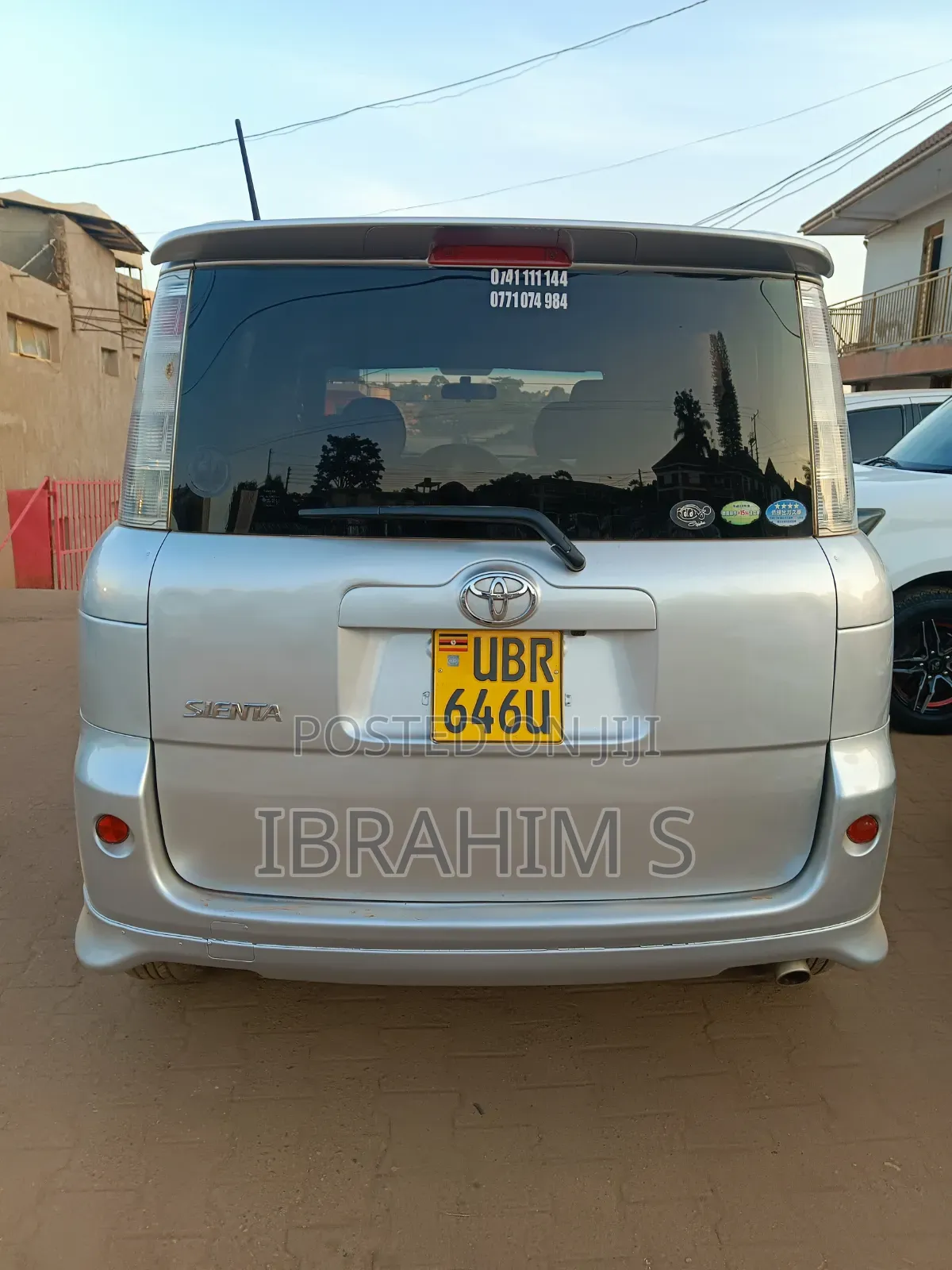 Toyota Sienta 2012 Silver