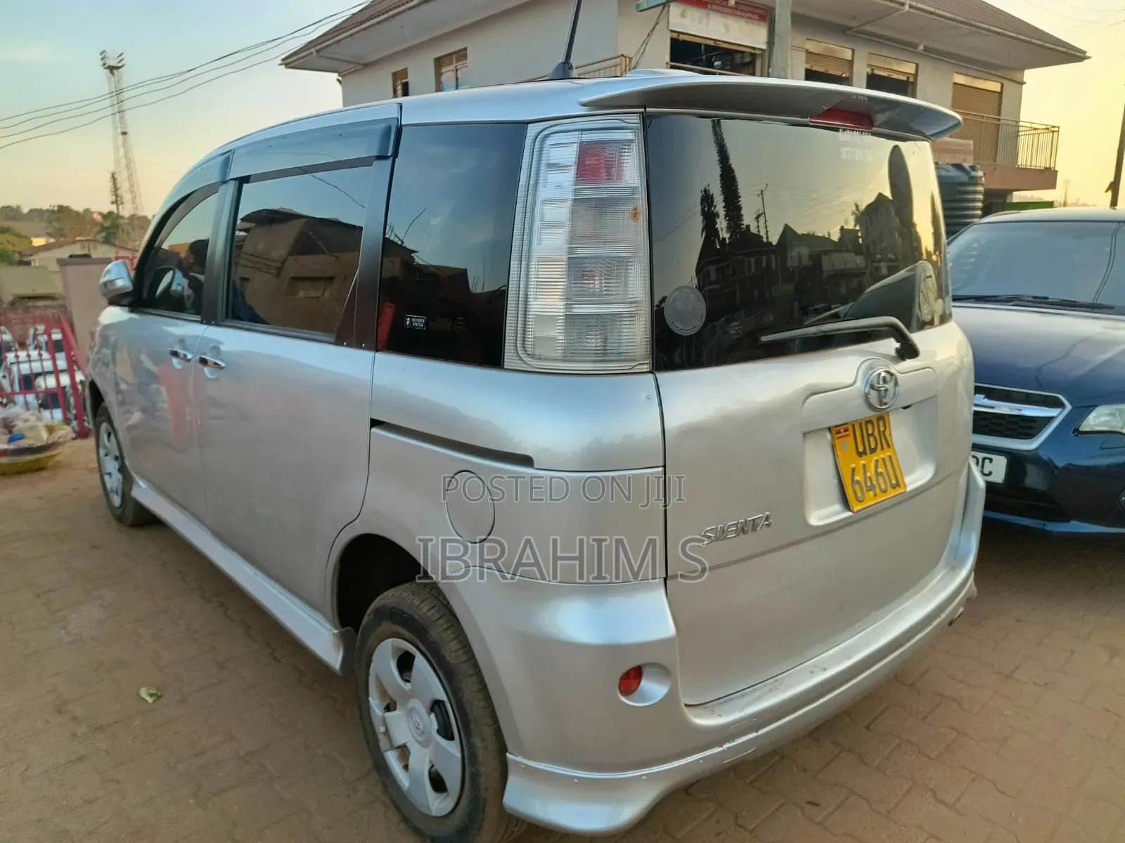 Toyota Sienta 2012 Silver