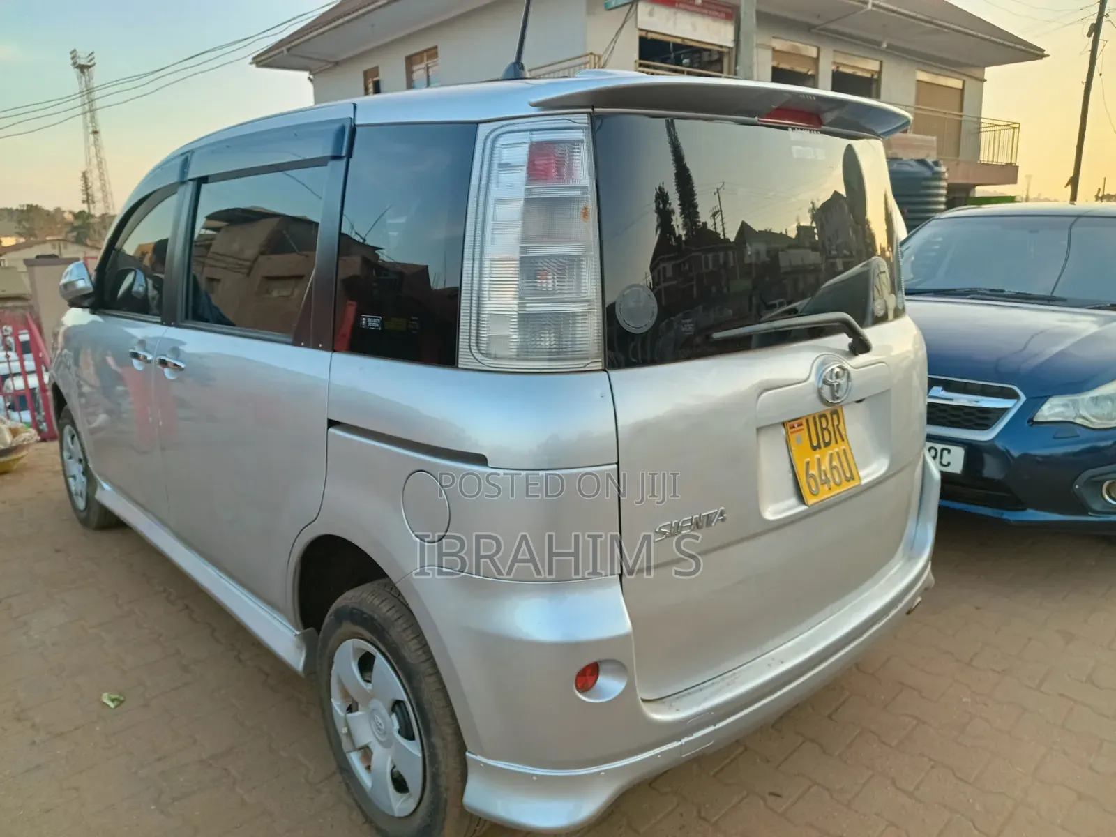 Toyota Sienta 2012 Silver