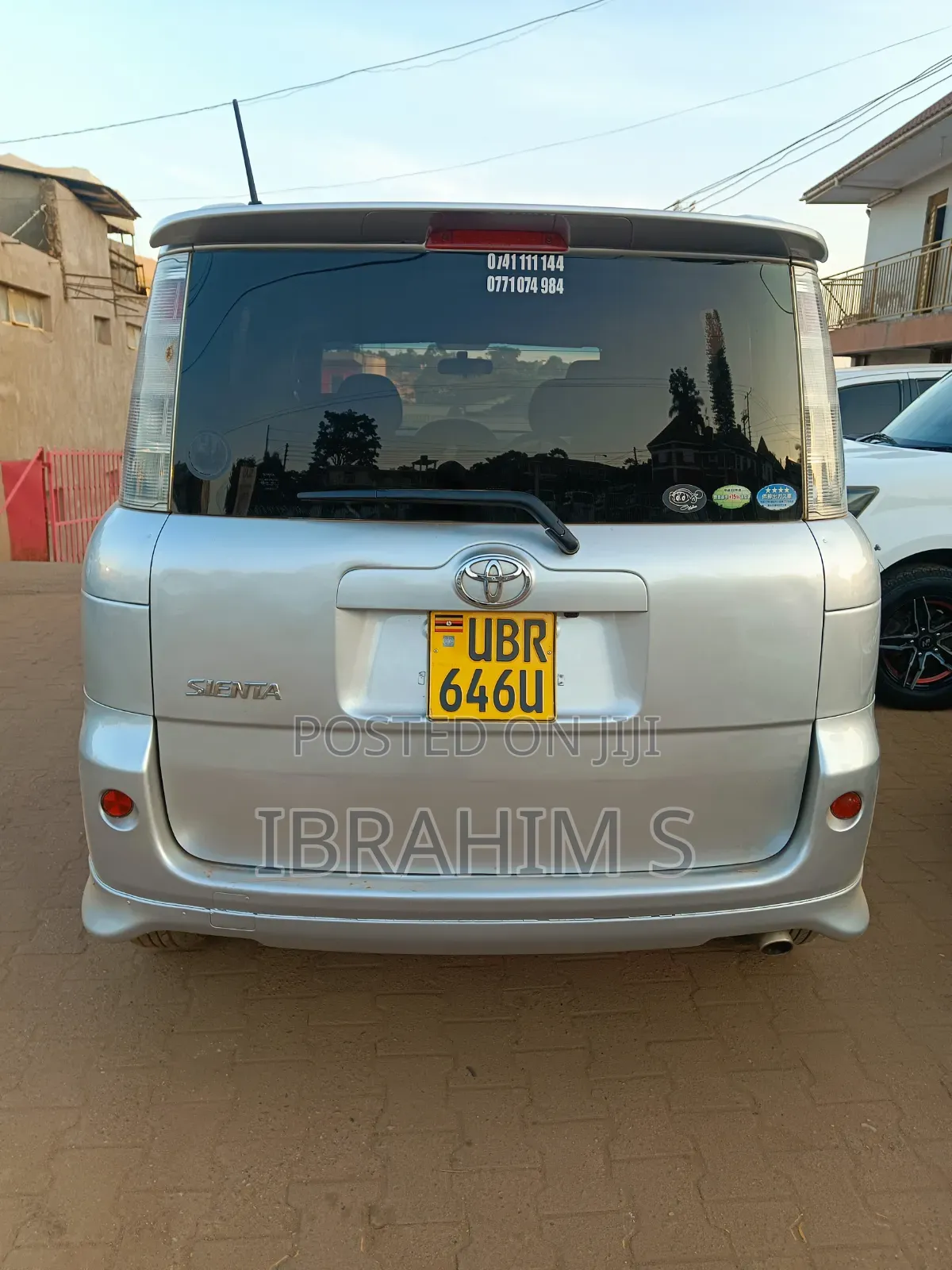 Toyota Sienta 2012 Silver