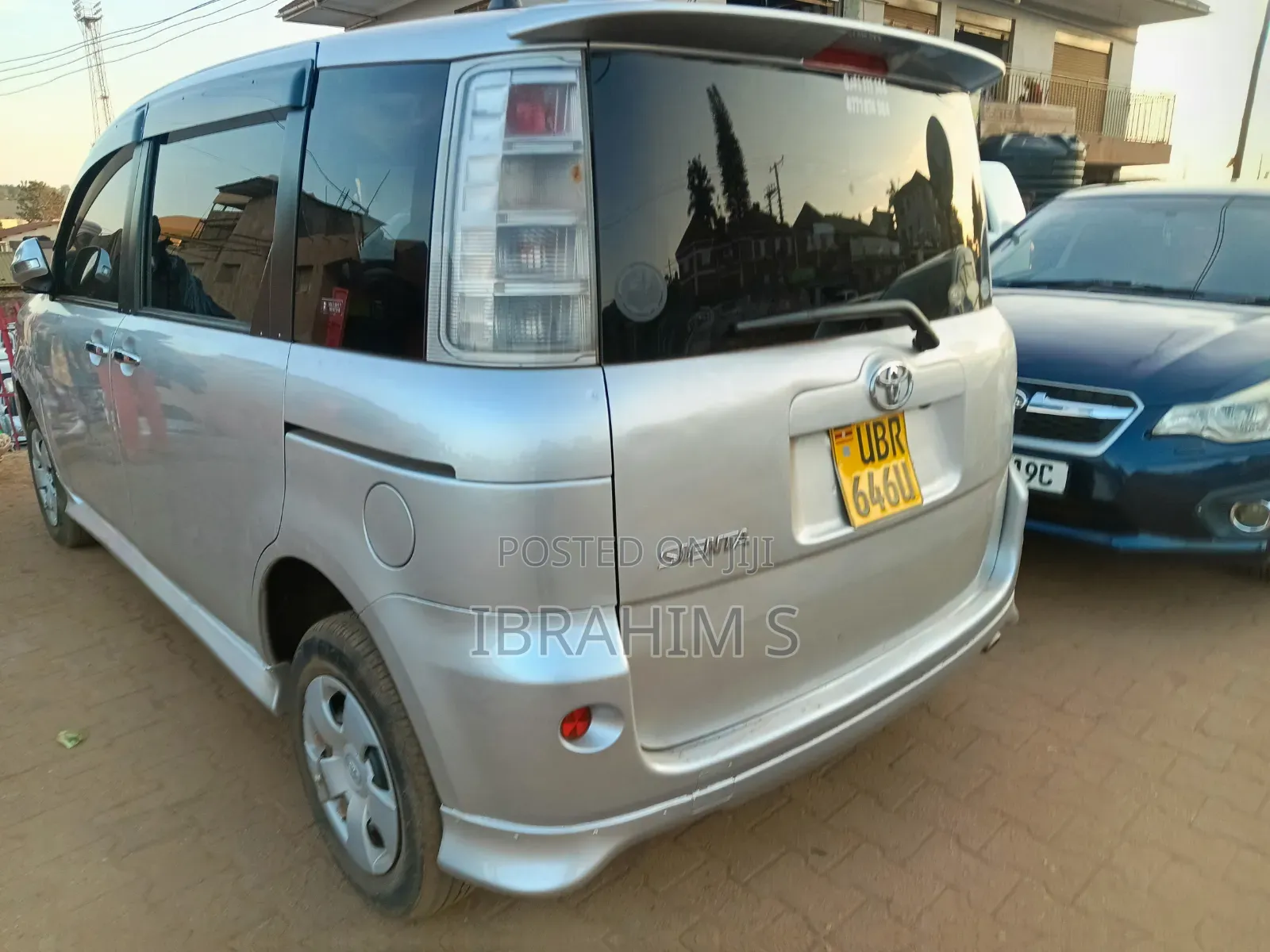 Toyota Sienta 2012 Silver