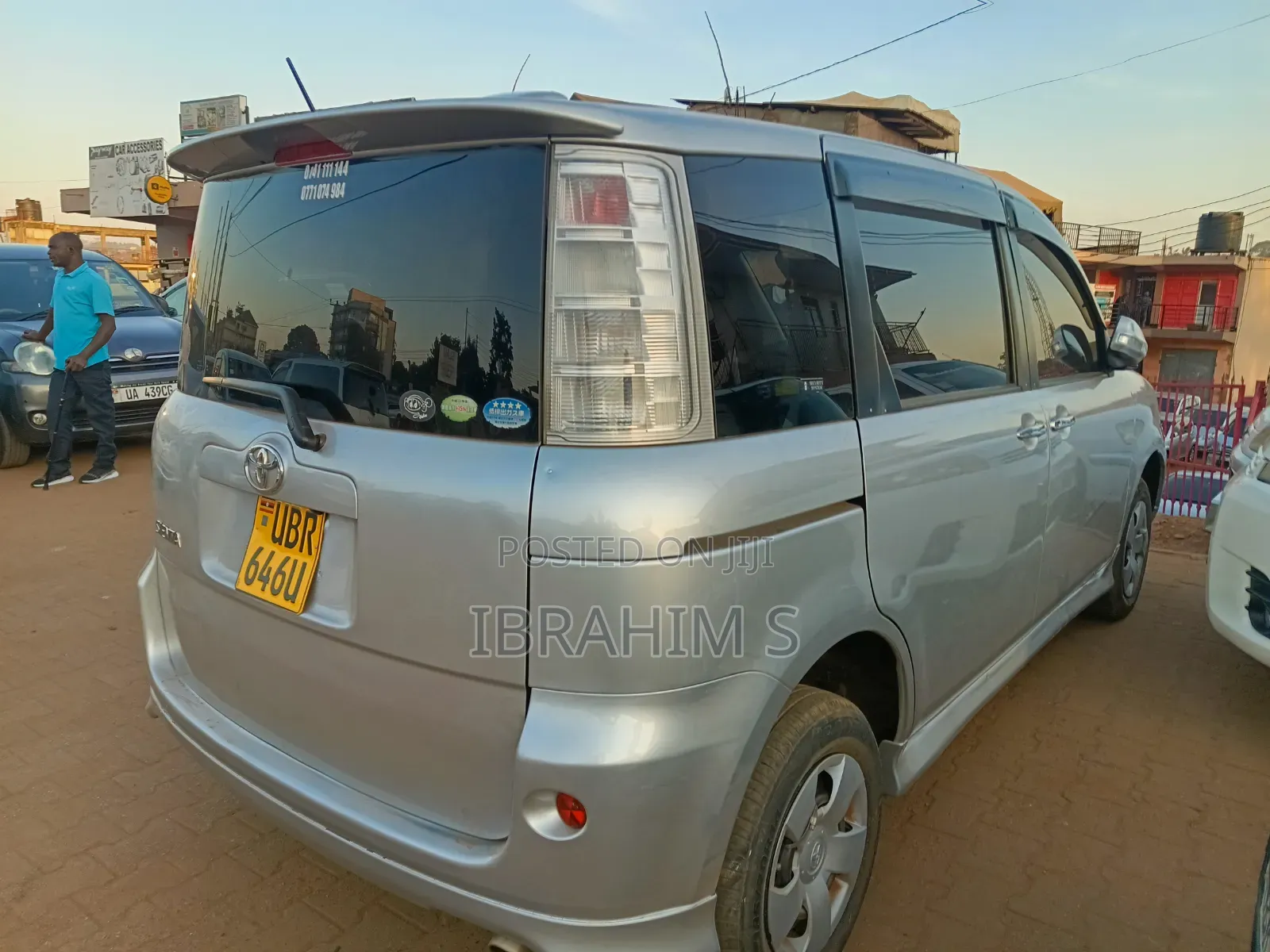 Toyota Sienta 2012 Silver