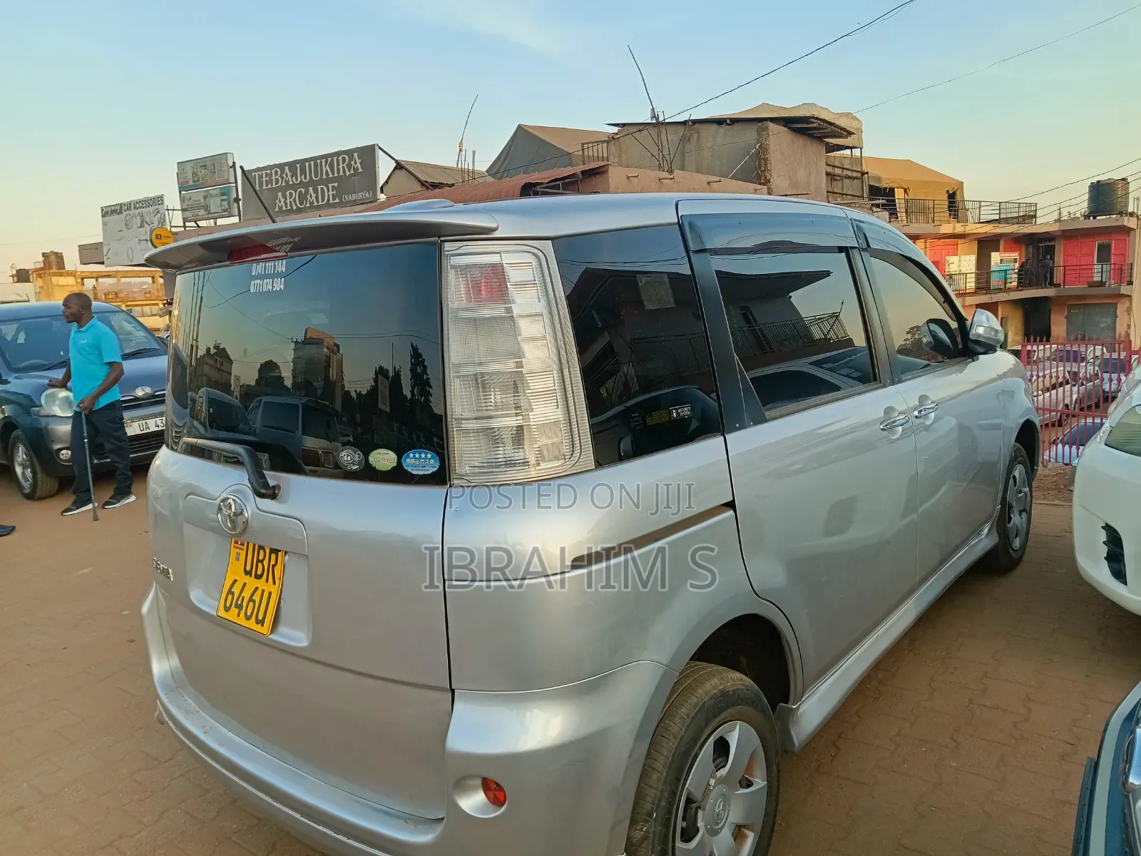 Toyota Sienta 2012 Silver