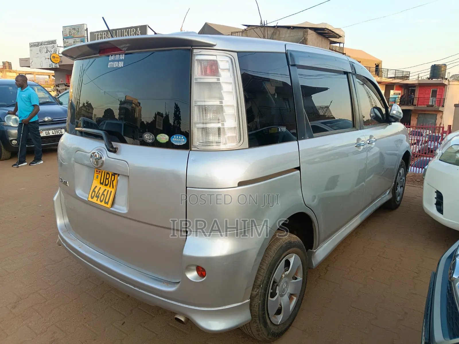 Toyota Sienta 2012 Silver