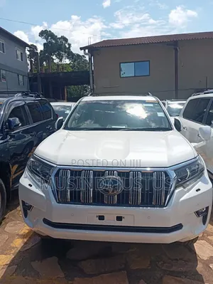 Toyota Land Cruiser Prado 2017 White