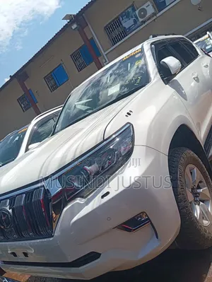 Toyota Land Cruiser Prado 2017 White