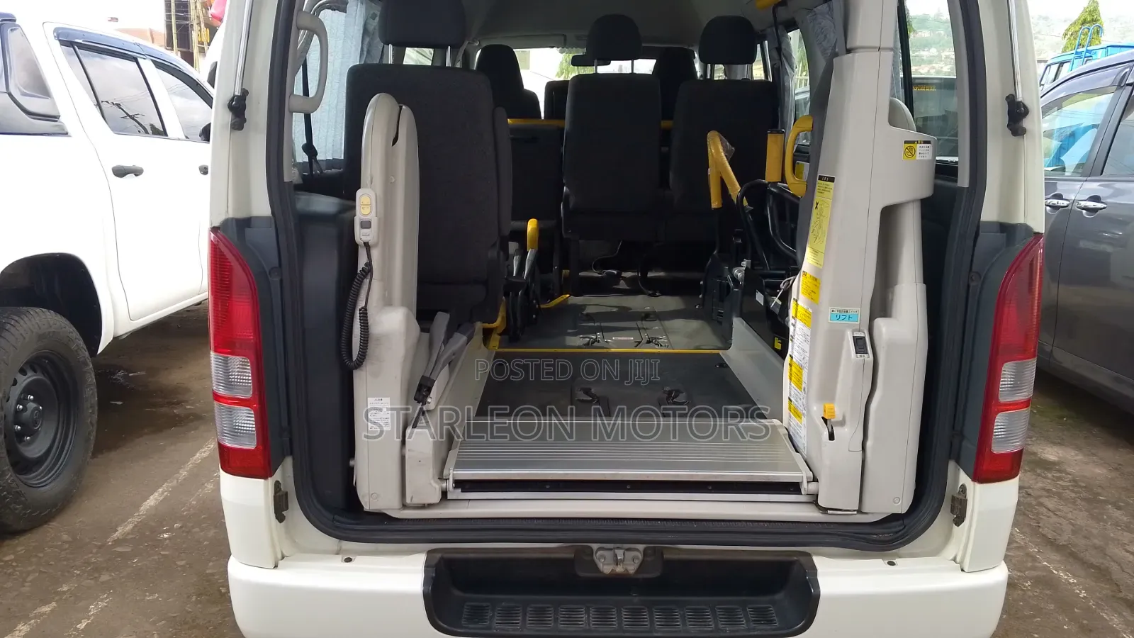 Toyota HiAce 2010 White