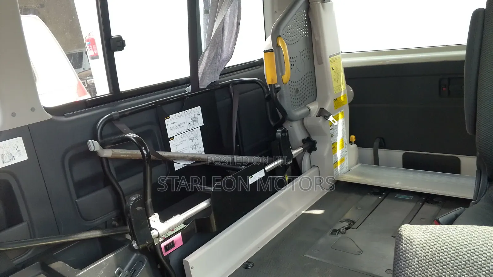 Toyota HiAce 2010 White