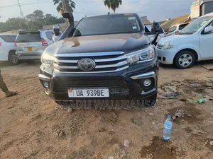 Toyota Hilux 2018 Black