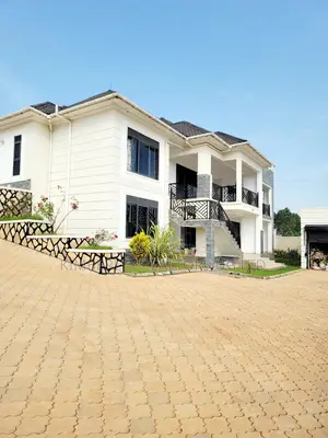 5bdrm House in Division A for sale