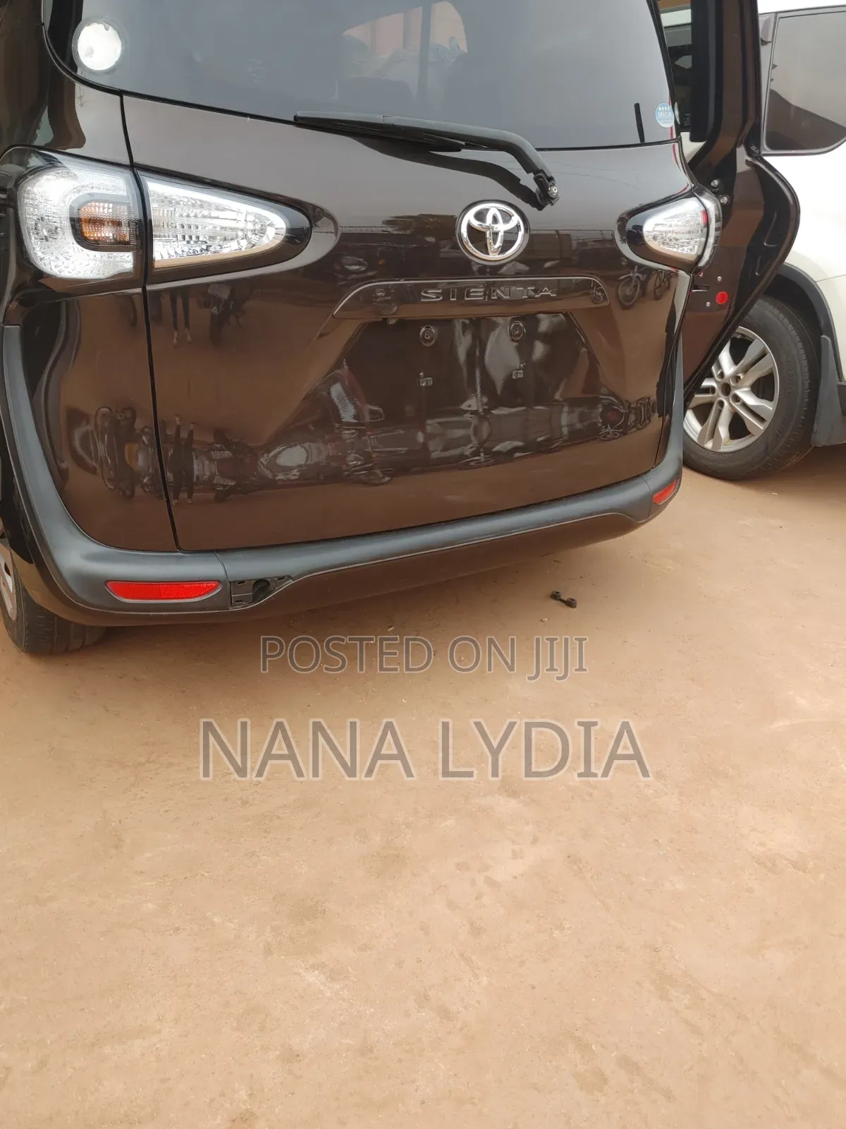 Toyota Sienta 2017 Brown