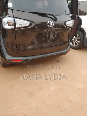 Toyota Sienta 2017 Brown