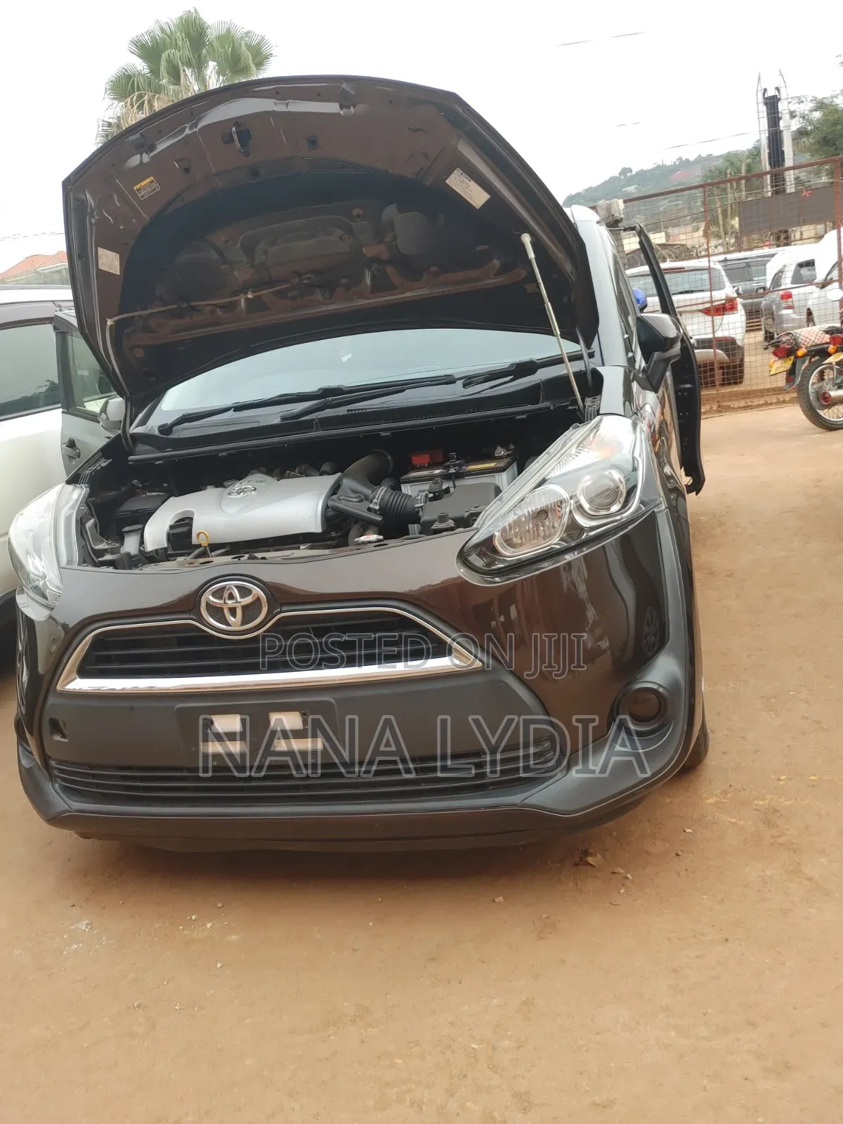 Toyota Sienta 2017 Brown