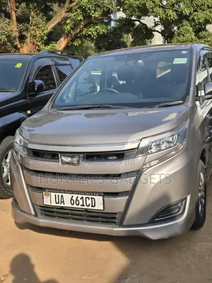 Toyota Noah 2017 Brown