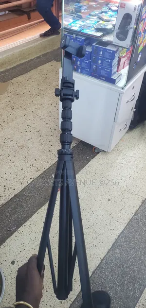 Plokama Vt-200 Tripod.