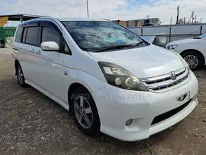 Toyota ISIS 1.8 Platana 2WD 2011 White