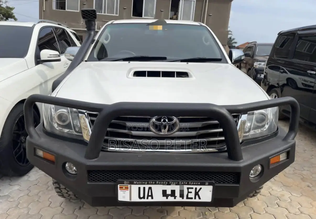 Toyota Hilux 3.0 D-4D 4x4 2013 White