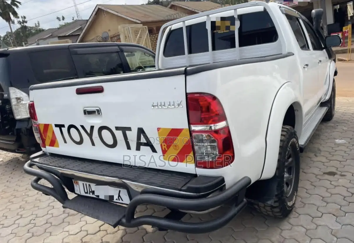 Toyota Hilux 3.0 D-4D 4x4 2013 White