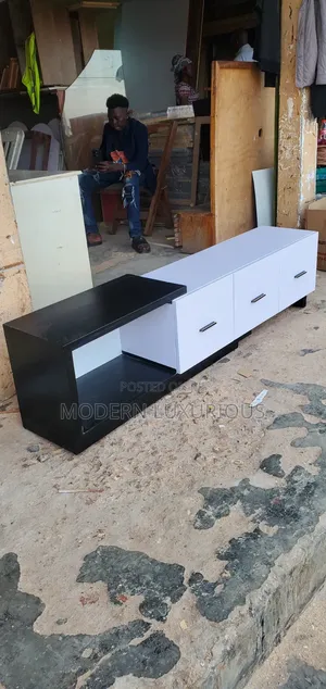 Black Os/ Beautiful /Quality Furniture /Modern Tv Stand /