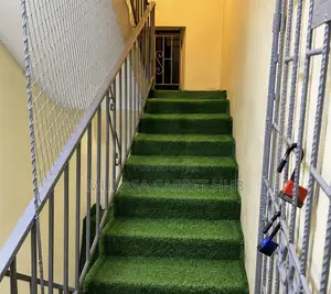 Thick Premium Grass Carpet – Natural Look for Ladders